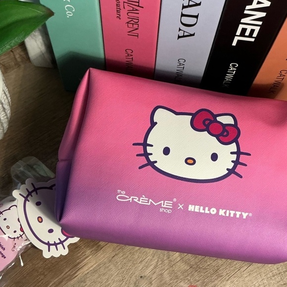 💗 Hello Kitty Pink Makeup Bag by The Crème Shop - Picture 3 of 7
